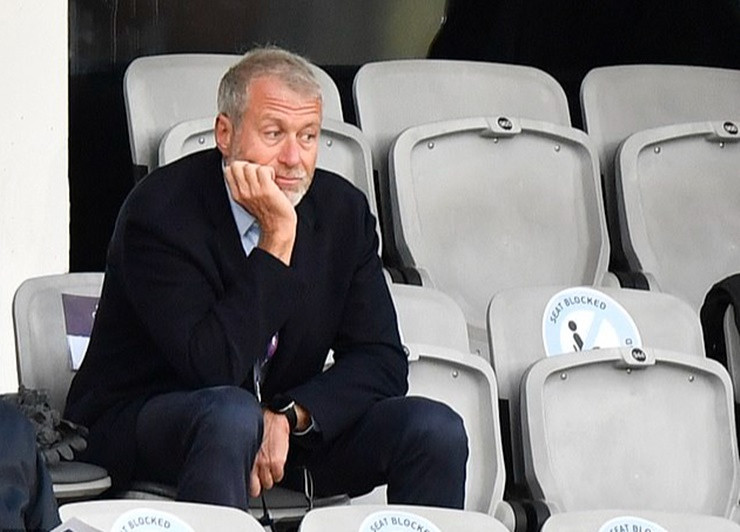 Tỷ phú người Nga Abramovich đã mua lại Chelsea vào tháng 7/2003 với mức phí được báo cáo là 187 triệu USD