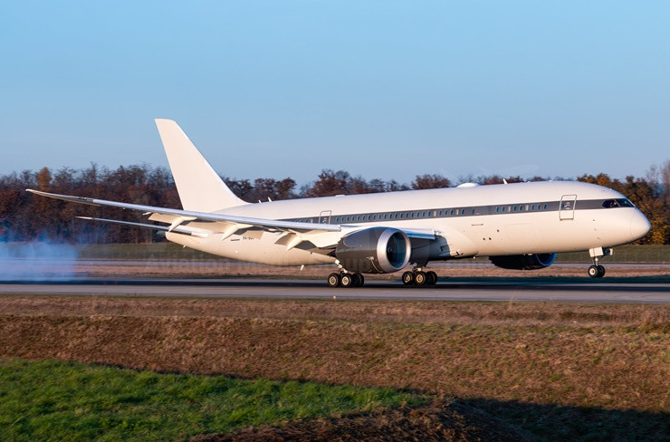 Vị tỷ phú còn sở hữu nhiều máy bay riêng như chiếc Boeing 787-8 Dreamliner trị giá 350 triệu USD, Boeing 767-33A trị giá 80 triệu USD.