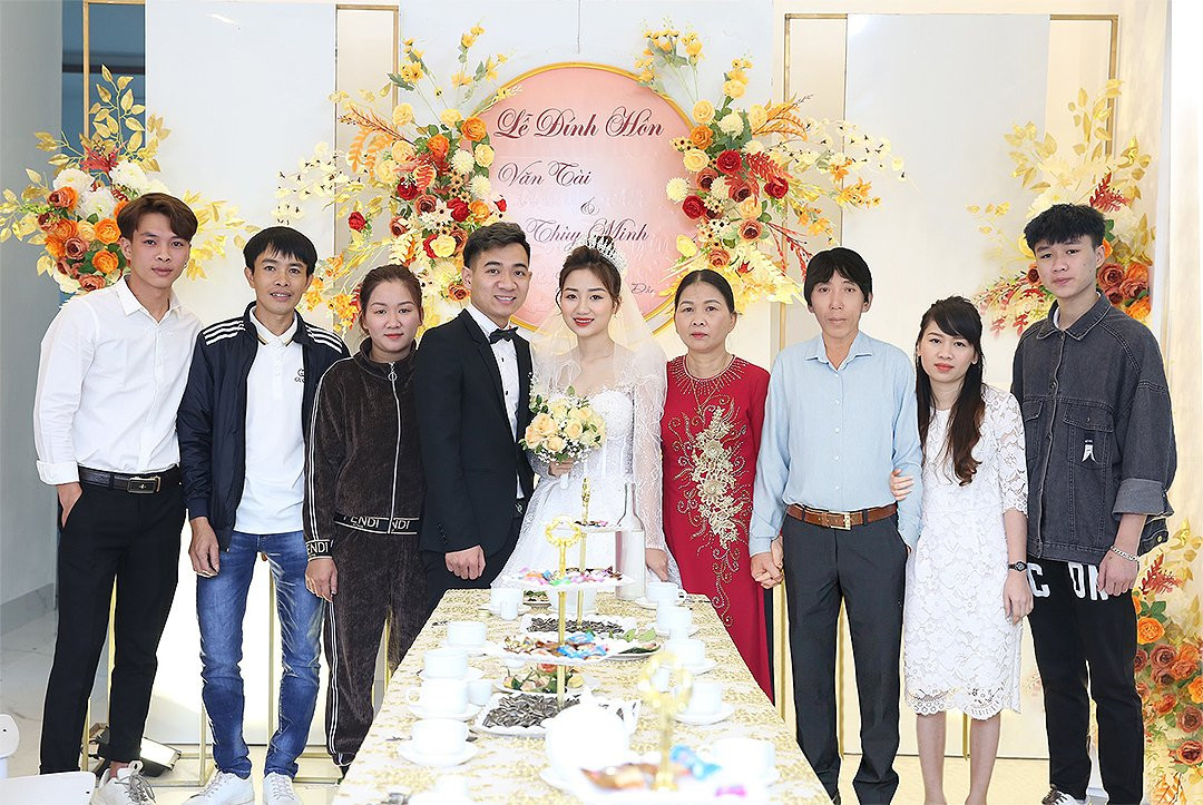 Chang trai ghep anh “Co bo trong ngay trong dai” gay xuc dong-Hinh-3