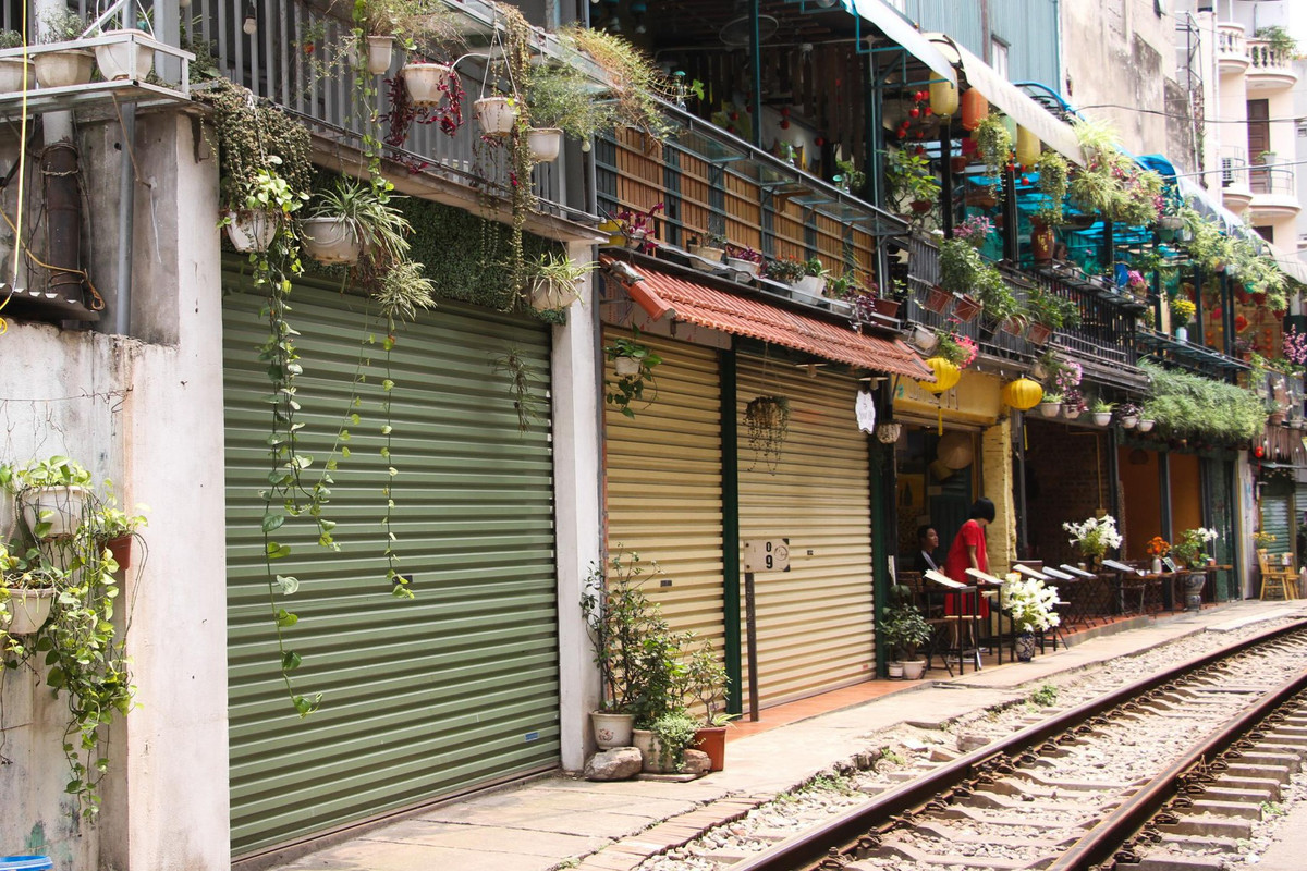 Pho ca phe duong tau 'ruc rich' mo cua tro lai-Hinh-6