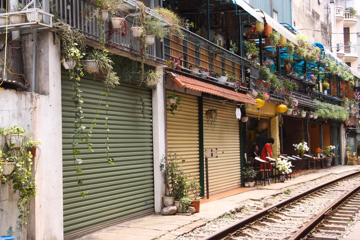 Pho ca phe duong tau 'ruc rich' mo cua tro lai-Hinh-6