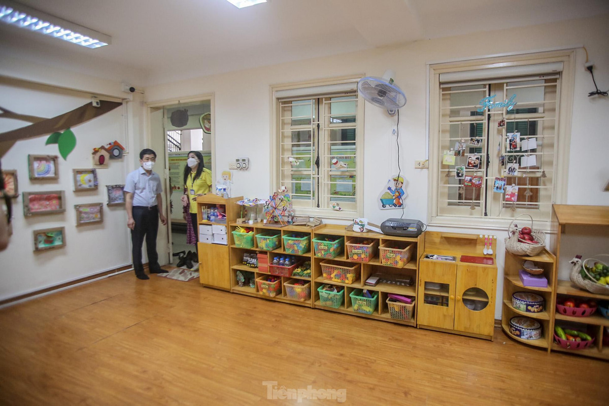 100% các trường Mầm non đều đã hoàn thành việc xây dựng kế hoạch, thời khóa biểu, bố trí cơ sở vật chất đảm bảo việc giãn cách, vệ sinh trường lớp, phun khử khuẩn.