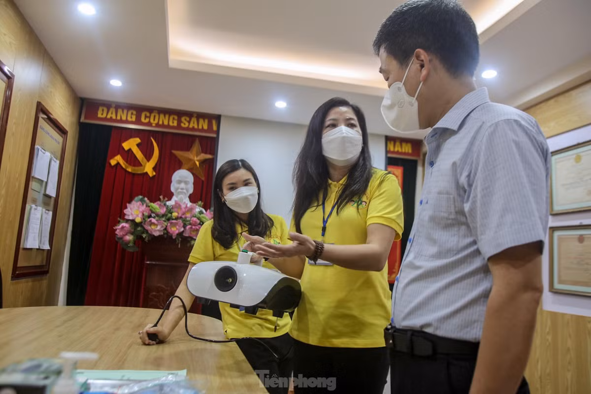 Trường Mầm non A chuẩn bị máy phun khử khuẩn sử dụng trước và sau giờ học.