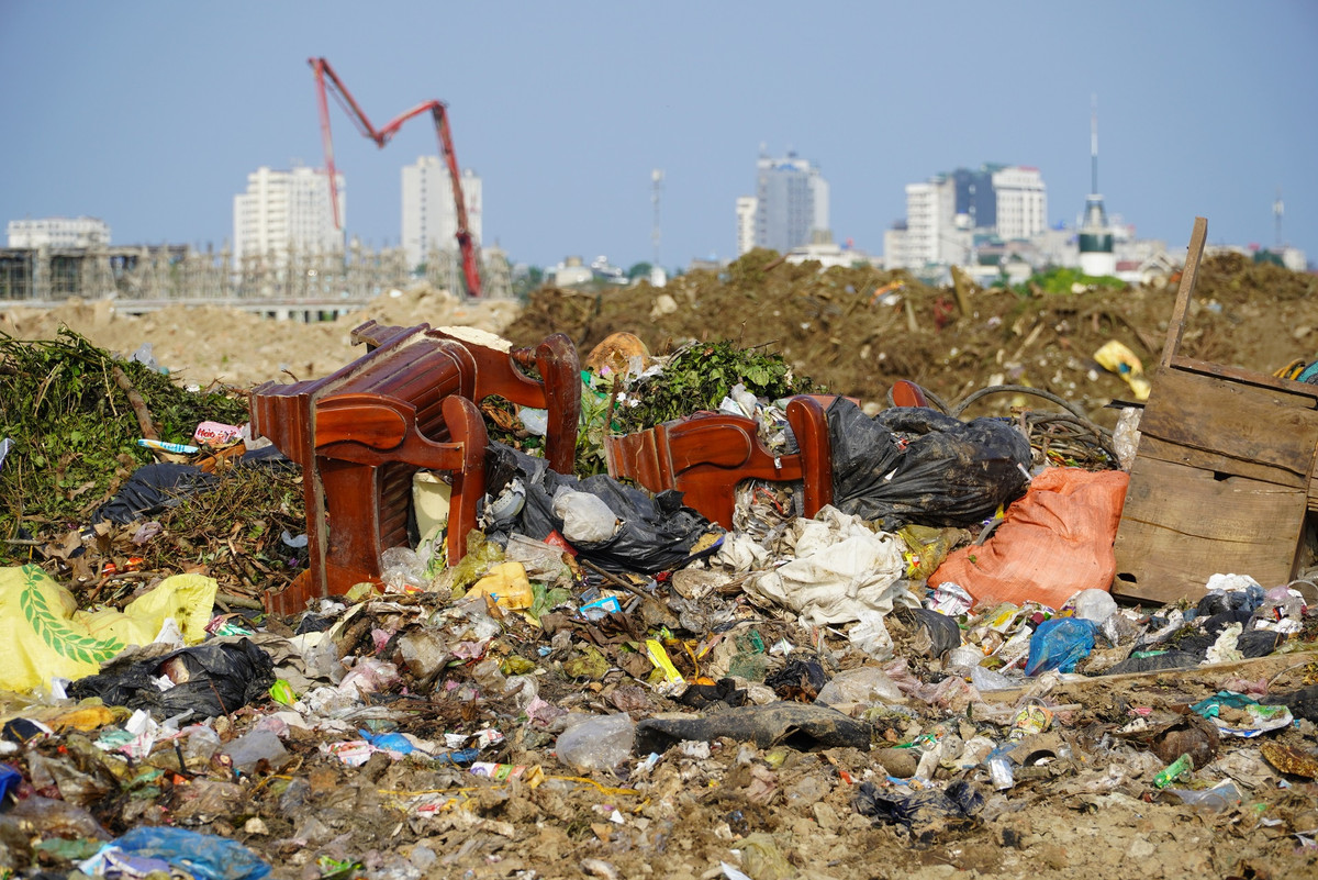 Ngày 6/12/2020, HĐND tỉnh Thanh Hóa đã ban hành nghị quyết về việc quyết định đầu tư dự án Xử lý triệt để môi trường bãi rác tại phường Trung Sơn, TP Sầm Sơn. Dự án do UBND TP Sầm Sơn làm chủ đầu tư, thực hiện tại xã Quảng Minh với quy mô đào, xúc, di chuyển rác tại khu vực bãi hiện trạng.