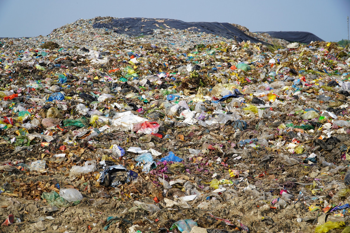 Hiện, nơi đây chứa khoảng hơn 330.000 tấn phế thải. Trong đó, giai đoạn trước năm 2015 khoảng 110.000 tấn, từ năm 2015 đến hết năm 2020 khoảng 180.000 tấn, trong năm 2021 khoảng 40.000 tấn.