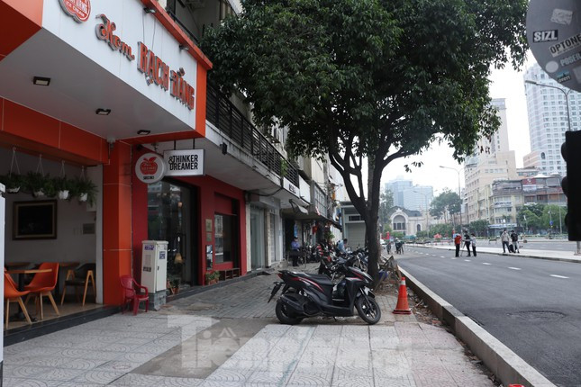 Trong ngày 27/4, MAUR hoàn trả mặt bằng đoạn từ giao lộ Lê Lợi – Nguyễn Huệ đến Lê Lợi – Pasteur; đoạn từ giao lộ Lê Lợi – Pasteur đến trước ngã tư Lê Lợi – Nam Kỳ Khởi Nghĩa 50m sẽ được nghiệm thu đưa vào sử dụng và tháo dỡ rào chắn vào ngày 29/4.