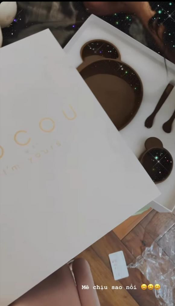 Bao Thy danh het tien tau nhung mon do tu nuoc ngoai ve cho quy tu