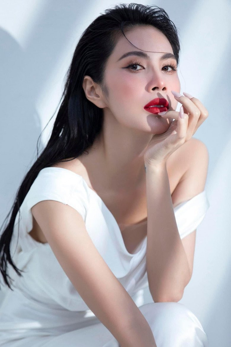 Dù để mặt mộc, Thủy Tiên cũng không quên tô vẽ - Hình 6 Du de mat moc, Thuy Tien cung khong quen to ve-Hinh-6