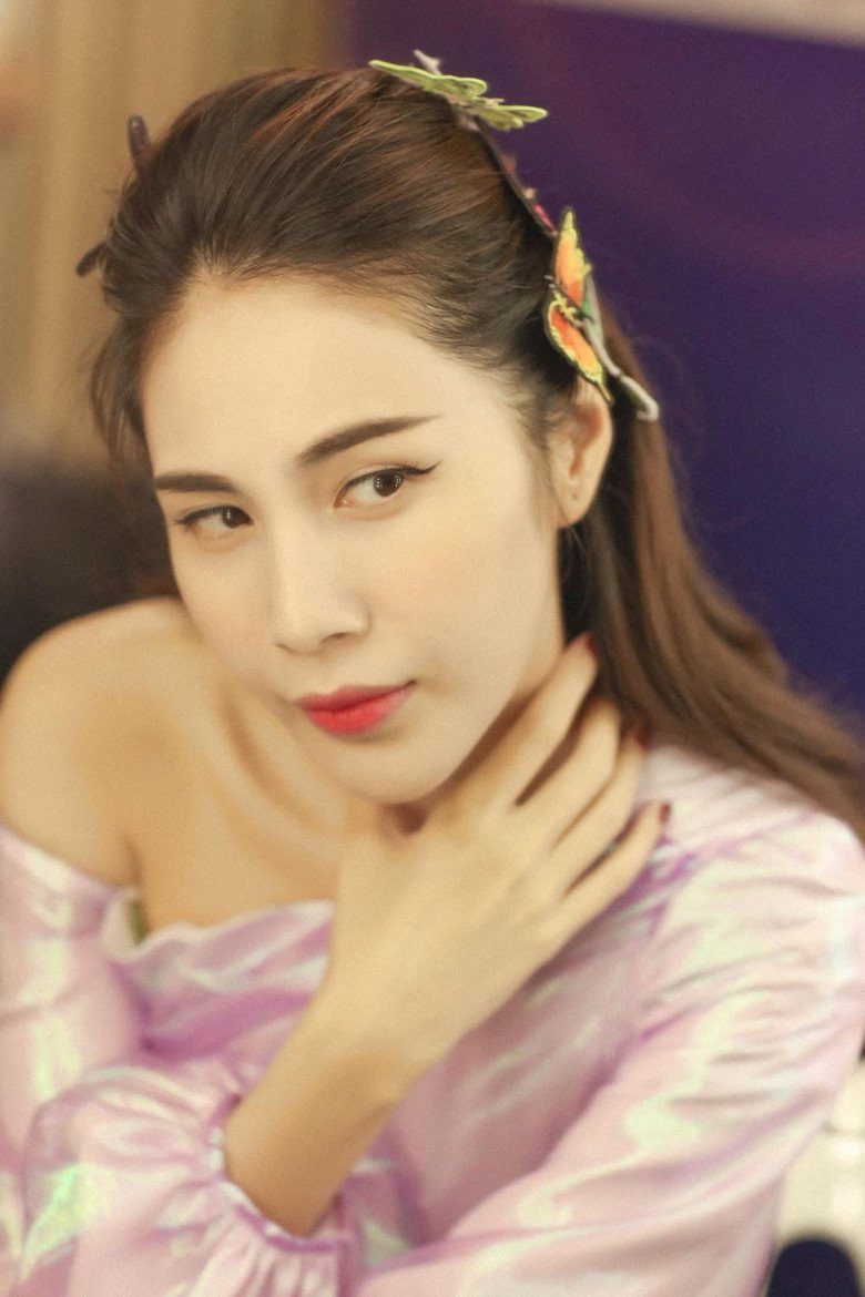 Dù để mặt mộc, Thủy Tiên cũng không quên tô vẽ - Hình 5 Du de mat moc, Thuy Tien cung khong quen to ve-Hinh-5