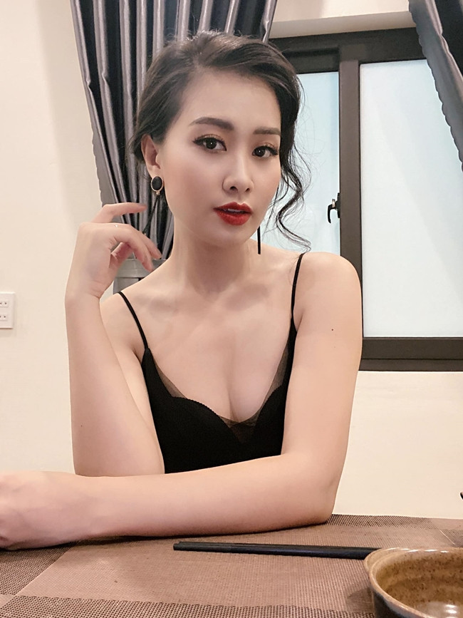 Điều này giúp cô có thể diện đẹp nhiều loại trang phục kể cả những bộ đồ gợi cảm.