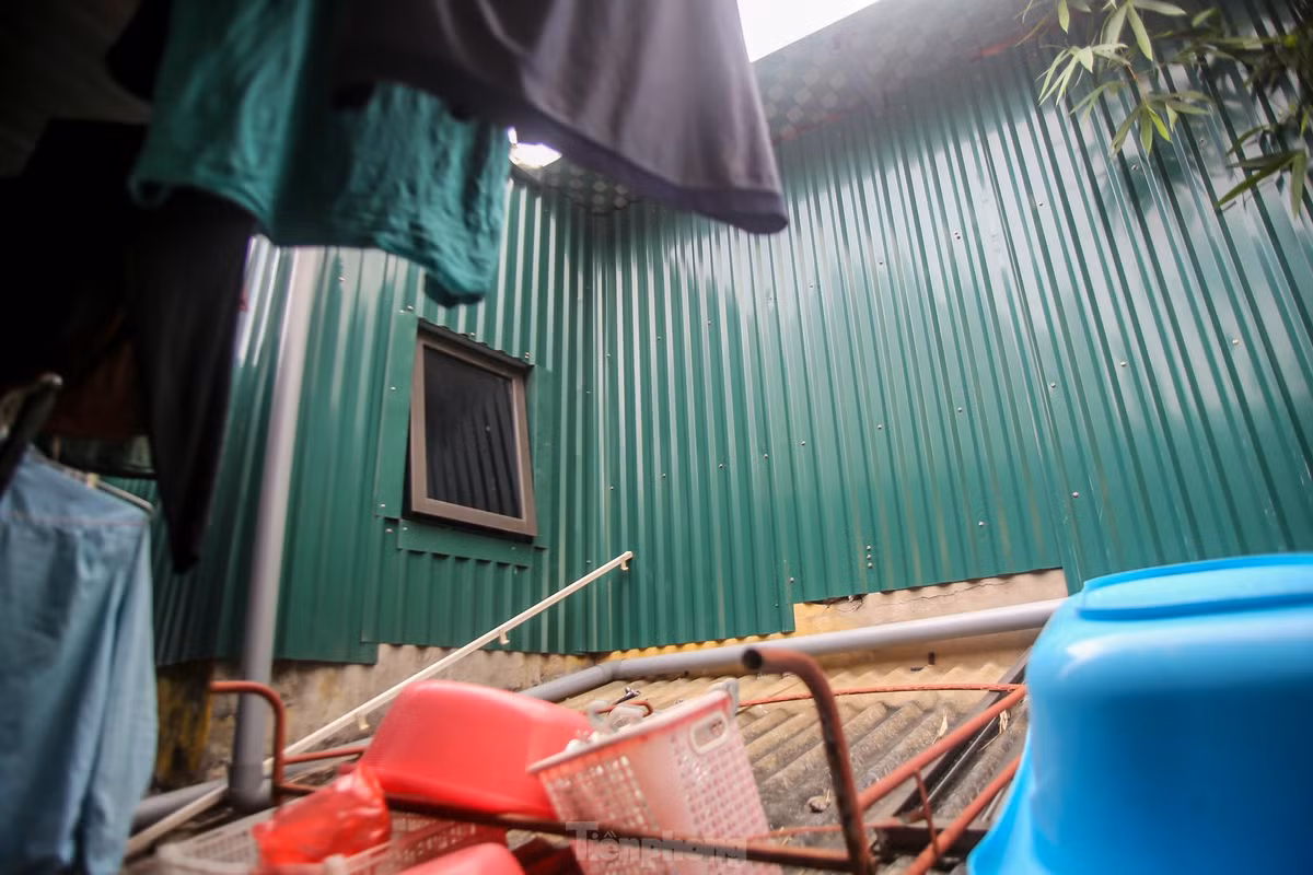 Nhiều hạng mục được cơi nới thành nơi ở.