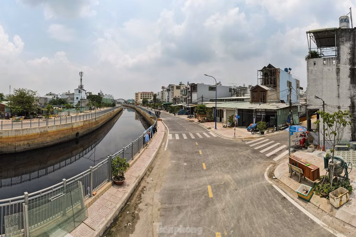 Dự án dài 1,4 km, rộng 40 m bao gồm cả mặt đường, vỉa hè và lòng kênh. Một phần kênh Nước Đen là cống hộp được thi công từ năm 2005. Trên cống là công viên cây xanh được xây hơn chục năm trước, tạo cảnh quan xanh cho bờ kênh.