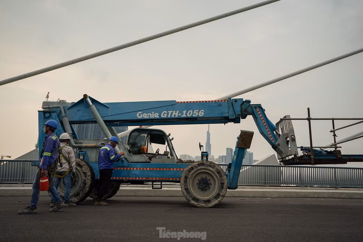 Công trình xây dựng cầu Thủ Thiêm 2 (nối quận 1 và TP Thủ Đức) hiện cơ bản đã hoàn thành, sẽ thử tải cầu dẫn, cầu chính đến 15/4. Sau đó, Hội đồng nghiệm thu nhà nước sẽ kiểm tra, nghiệm thu hoàn thành công trình.