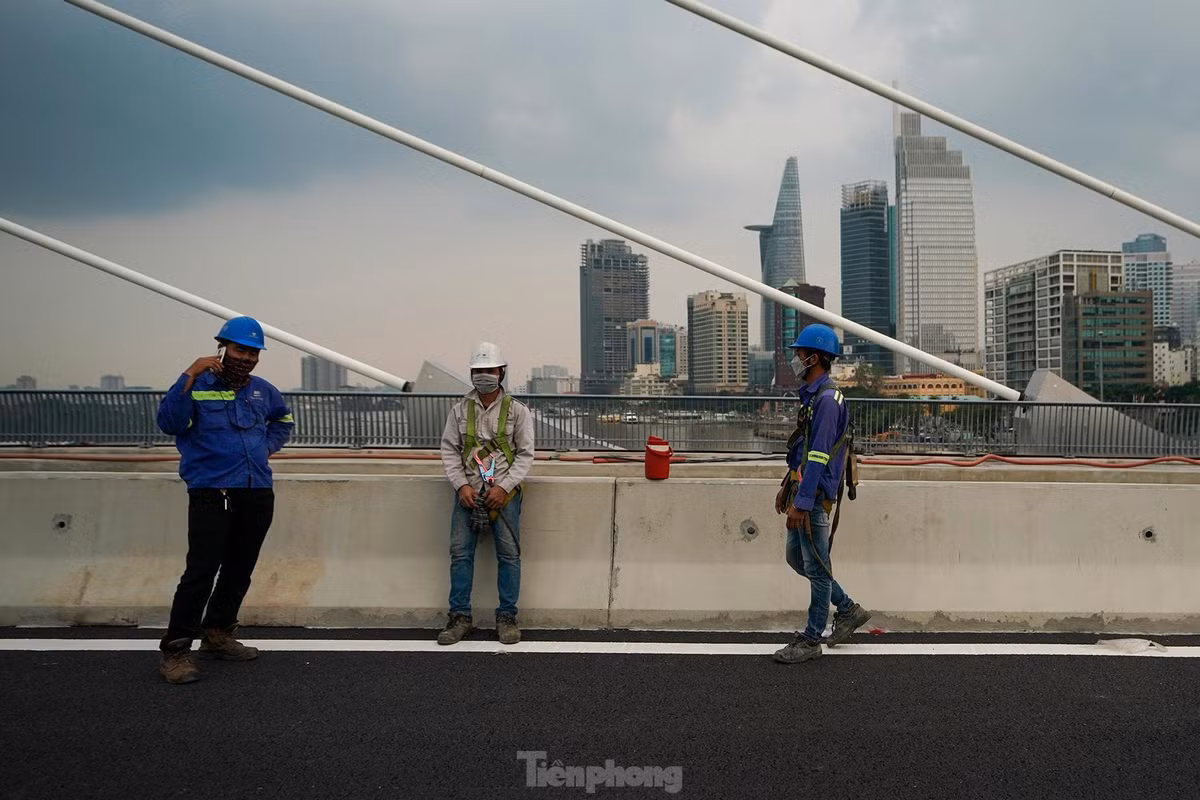 Cầu Thủ Thiêm 2 nhìn về hướng quận 1.