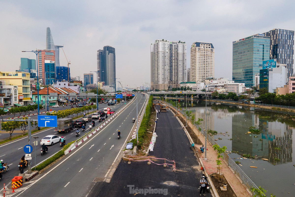 Ông Lê Bảo Trung - giám sát trưởng công trình cho biết:"Công trình này khởi công ngày 21/5/2021 dự kiến hoàn thành trong 240 ngày tức là tháng 1/2022. Tuy nhiên, do tình hình dịch vừa qua nên tiến độ kéo dài".