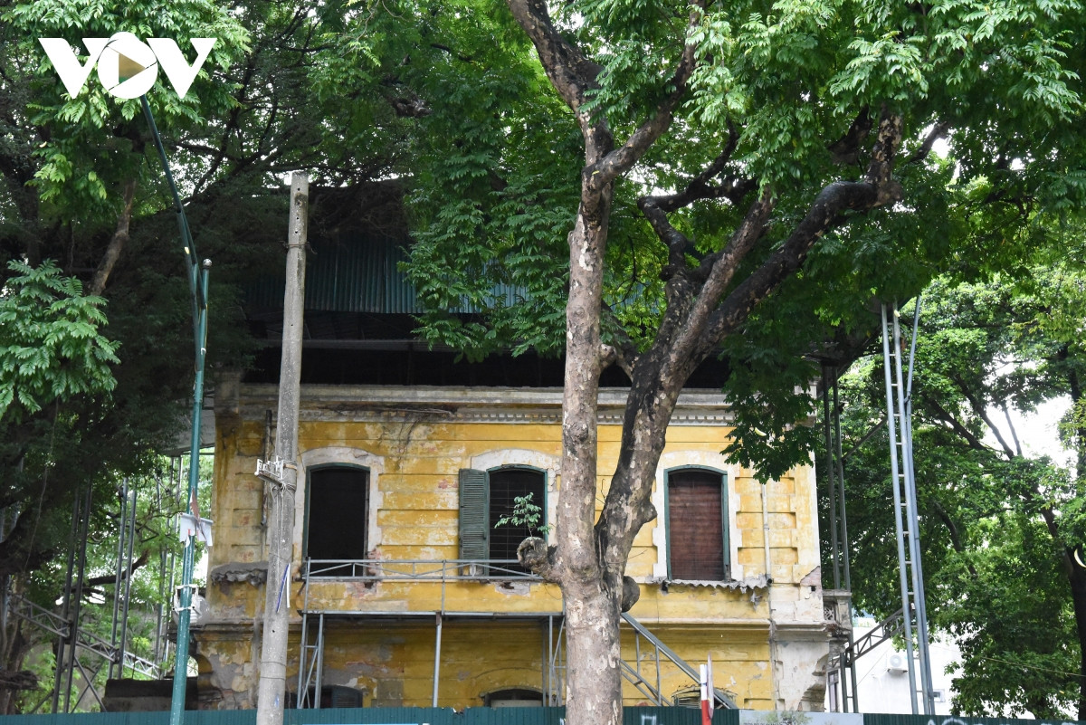 Cũng theo Chuyên đề này, trong giai đoạn 2021-2025, Thành phố sẽ thực hiện bảo tồn, chỉnh trang 60 biệt thự, công trình kiến trúc do thành phố và trung ương quản lý. Trong đó, có 20 biệt thự dự kiến thực hiện theo Chương trình số 03 của Thành uỷ Hà Nội chủ yếu nằm trong 4 quận nội đô Ba Đình, Hoàn Kiếm, Hai Bà Trưng, Đống Đa