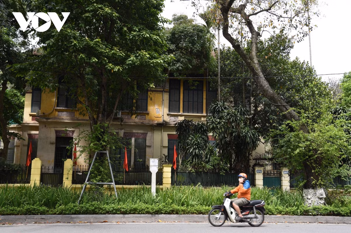 Biệt thự 28D Điện Biên Phủ thuộc Trung tâm Hoàng Thành, 2 gia đình sinh sống tại đây hiện đã được di chuyển.