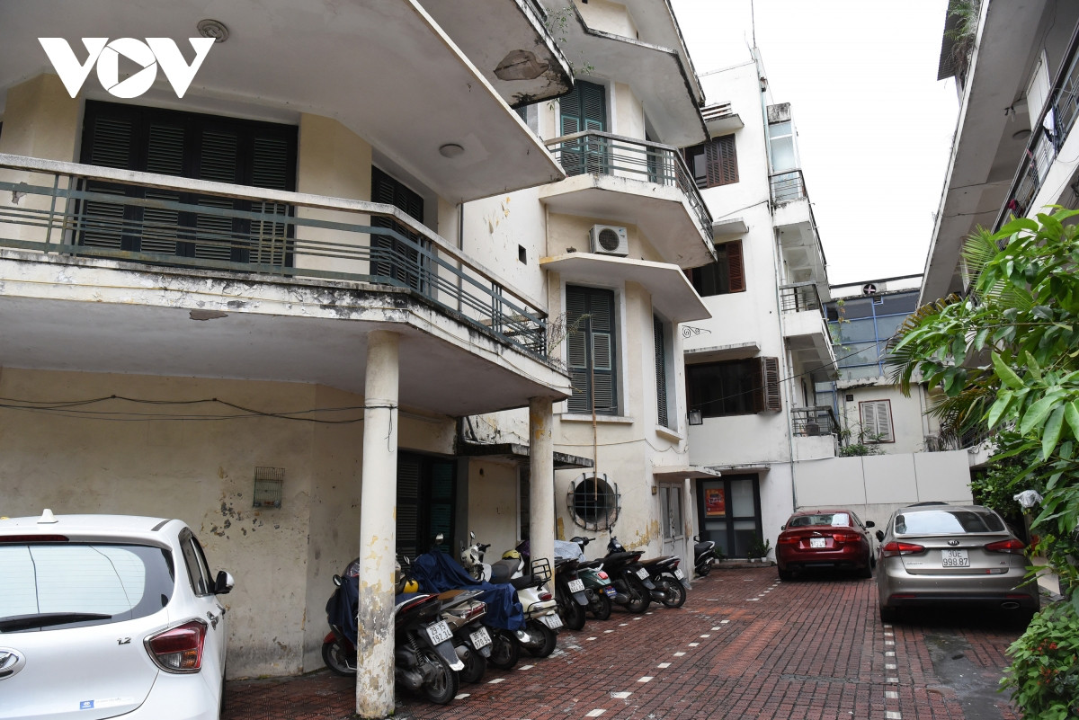 Biệt thự này cũng thuộc nhóm 2, đang trong tình trạng xuống cấp