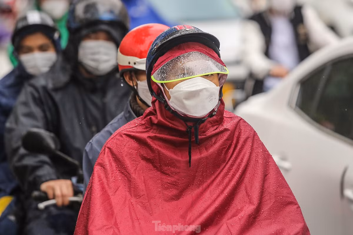 Cơn mưa khiến tầm nhìn bị hạn chế.