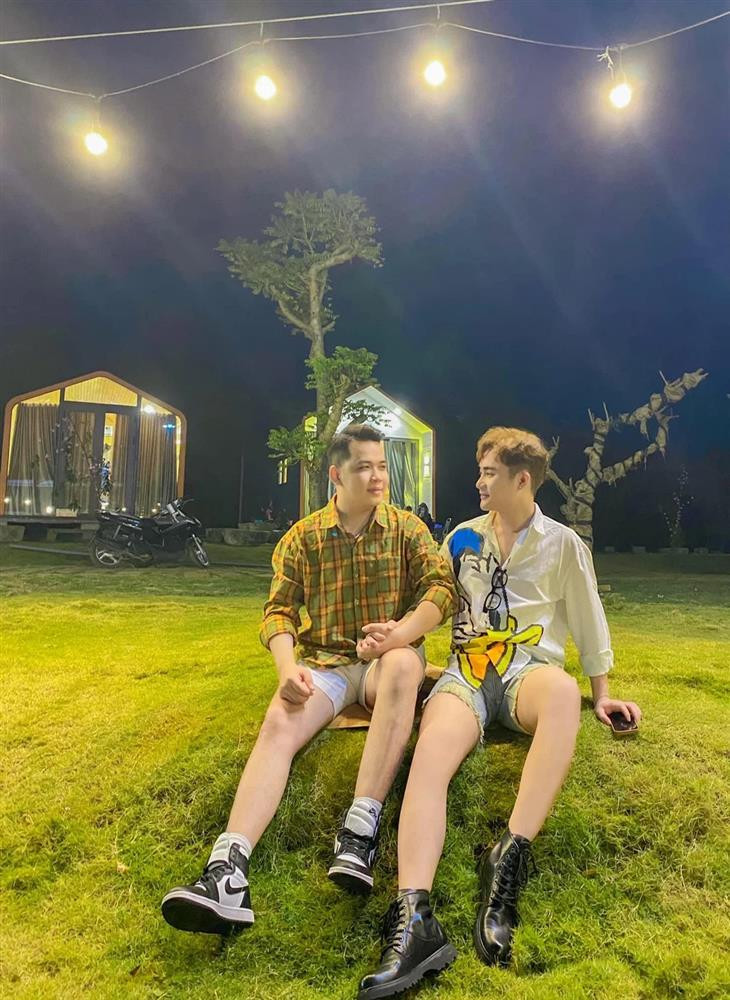Cặp trai đẹp cưới, bạn bè bị bố mẹ cấm tới dự vì sợ 'lây bê đê' - Hình 4 Cap trai dep cuoi, ban be bi bo me cam toi du vi so 'lay be de'-Hinh-4