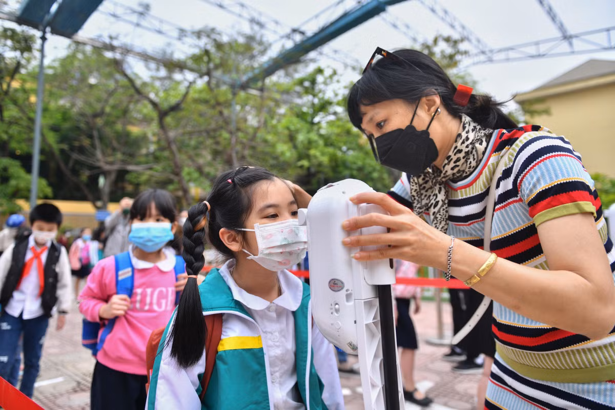 Hoc sinh lop 1 lan dau toi truong khi nam hoc sap ket thuc-Hinh-2