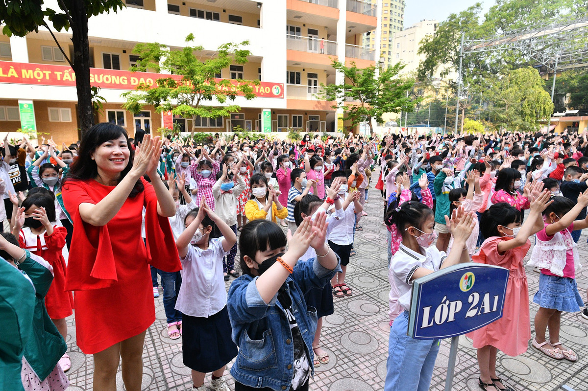 Không khí vui tươi như thể ngày khai giảng năm học mới.