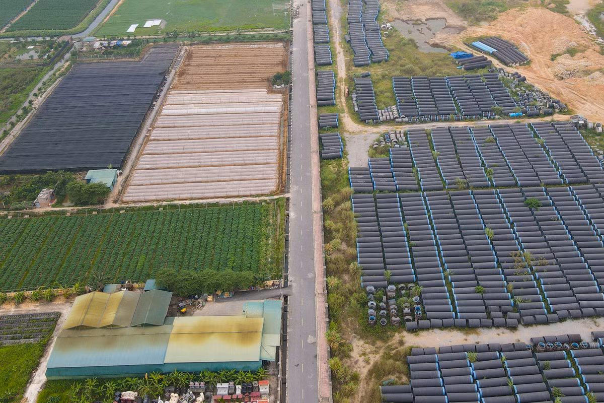 Tổng diện tích thi công nhà máy là 21,1 ha. Theo thiết kế, tuyến ống truyền dẫn có chiều dài 28,1 km và sử dụng ống gang dẻo có độ bền cao, giúp hạn chế sự cố rò rỉ, vỡ đường ống.