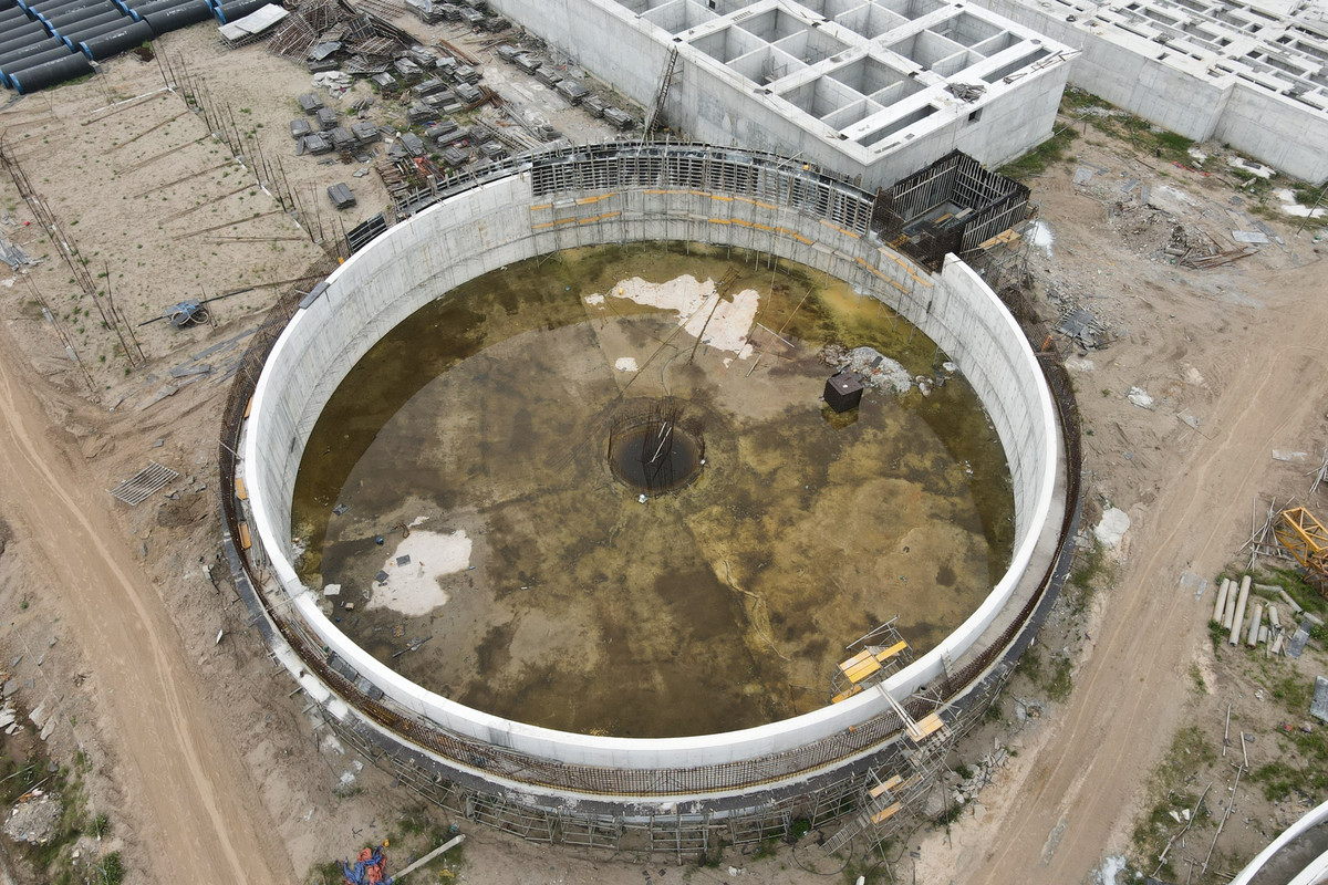 Sau khi hoàn thiện, nhà máy dự kiến vận hành với công suất nước 300.000 m3/ngày đêm trong giai đoạn 1, cung cấp nước sạch cho 8 xã của huyện Đan Phượng và một số vùng phụ cận. Quy trình vận hành nhà máy này lần lượt là: Sơ lắng cặn thô, keo tụ, trộn phản ứng, lắng ngang, lọc nhanh, lọc hữu cơ, khử trùng rồi đưa vào bể chứa nước sạch.