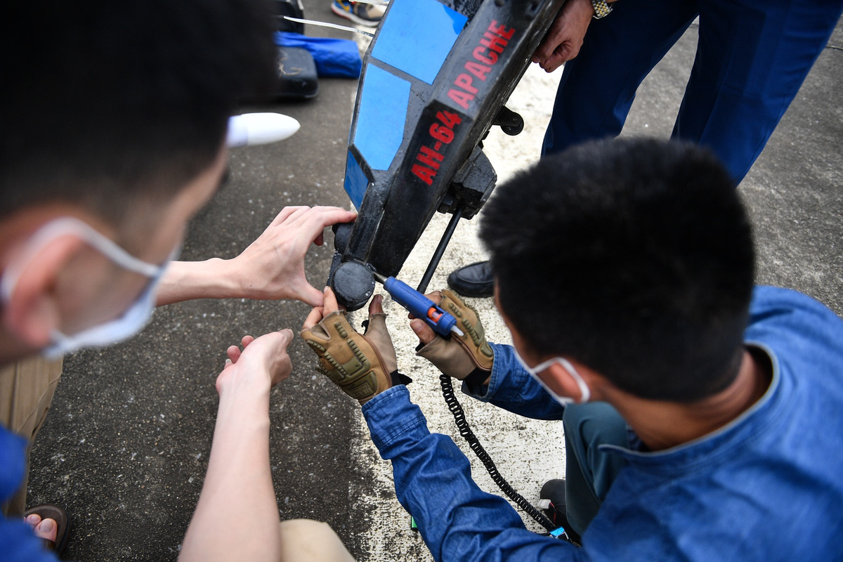 Không chỉ là cuộc thi, sự kiện còn là dịp gặp gỡ của những người đam mê trò chơi điều khiển máy bay mô hình trên cả nước.