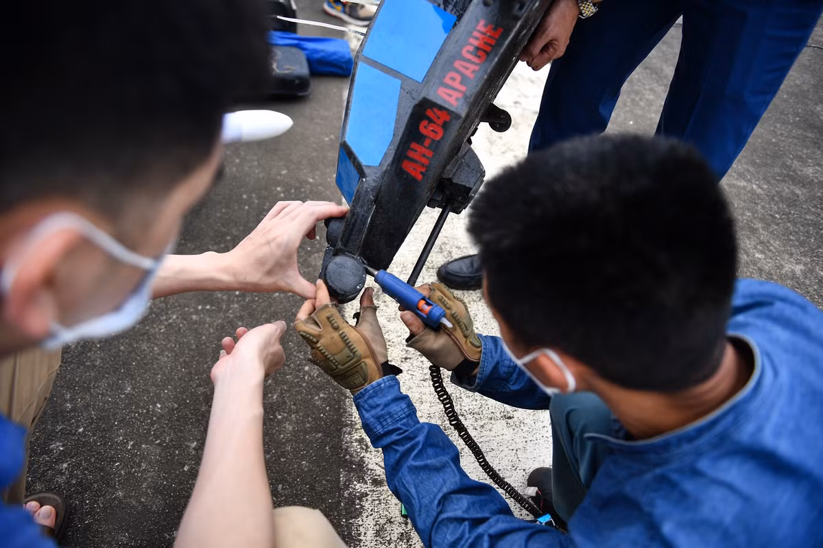 Không chỉ là cuộc thi, sự kiện còn là dịp gặp gỡ của những người đam mê trò chơi điều khiển máy bay mô hình trên cả nước.