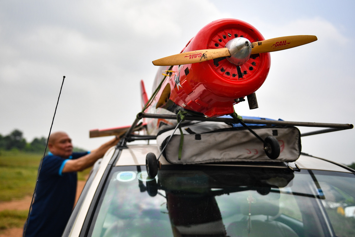 "Cuộc thi vừa góp phần tạo sân chơi bổ ích, tổ chức đúng quy định của pháp luật và quân đội, vừa tạo điều kiện thuận lợi để các thành viên câu lạc bộ hàng không trên cả nước có cơ hội được kết nối, giao lưu cùng nhau", trung tá Lại Hoàng Vinh, Phó trưởng Phòng Quân huấn - Nhà trường, Bộ Tham mưu Quân chủng Phòng không Không quân, phát biểu tại buổi khai mạc.