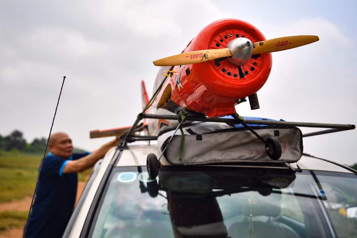 "Cuộc thi vừa góp phần tạo sân chơi bổ ích, tổ chức đúng quy định của pháp luật và quân đội, vừa tạo điều kiện thuận lợi để các thành viên câu lạc bộ hàng không trên cả nước có cơ hội được kết nối, giao lưu cùng nhau", trung tá Lại Hoàng Vinh, Phó trưởng Phòng Quân huấn - Nhà trường, Bộ Tham mưu Quân chủng Phòng không Không quân, phát biểu tại buổi khai mạc.