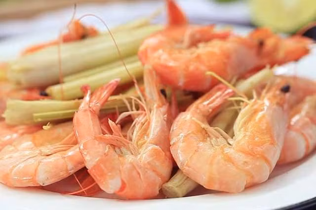 Tom rat tot cho suc khoe nhung kieu nguoi nay khong nen an