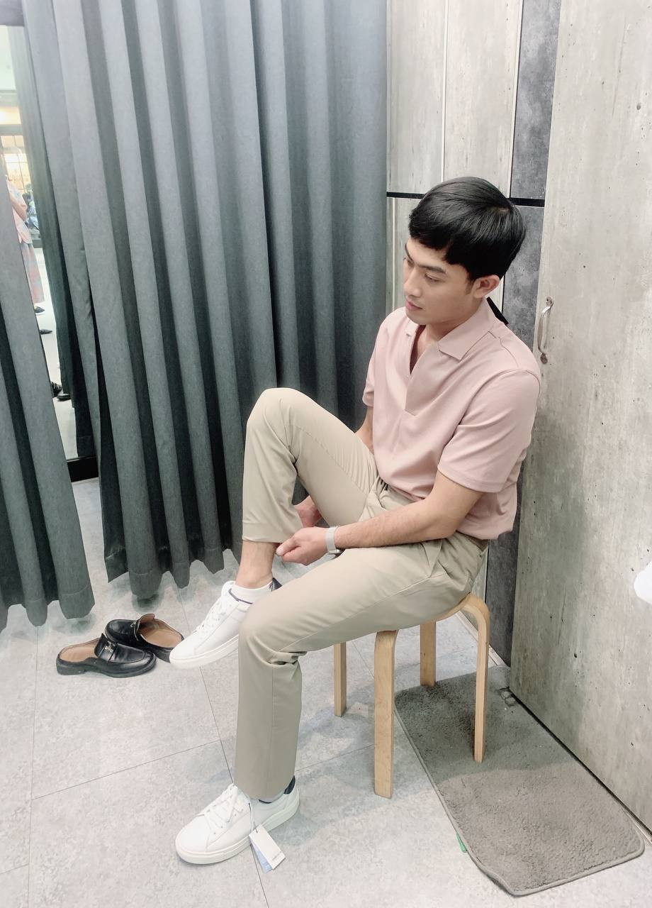 Doãn Quốc Đam đặc biệt gây bất ngờ với ngoại hình mang phong cách mới, chải chuốt và bóng bẩy, được anh giới thiệu gần đây.