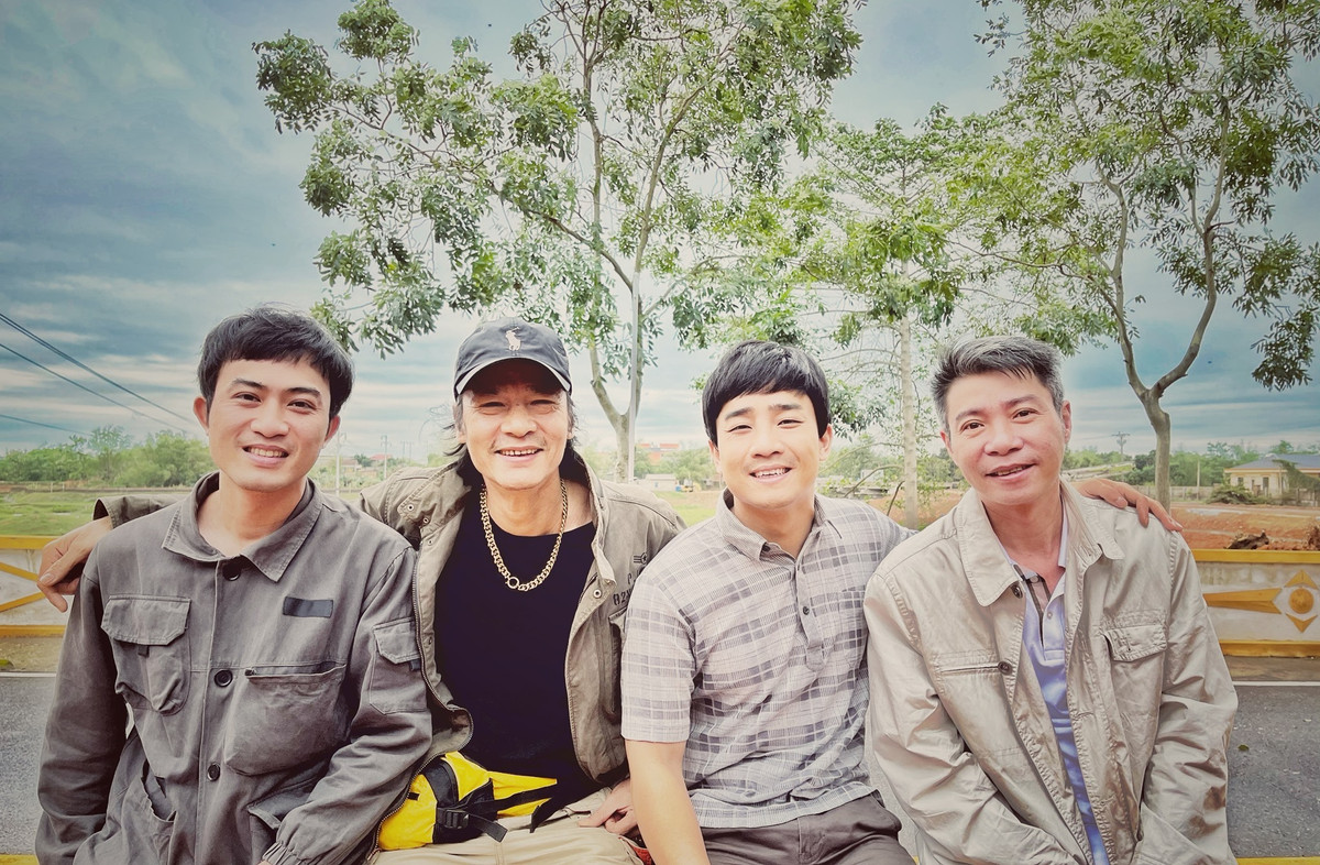 Bên cạnh "Hướng dương ngược nắng" Doãn Quốc Đam còn góp mặt trong phim "Hương vị tình thân".