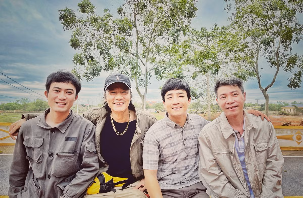 Bên cạnh "Hướng dương ngược nắng" Doãn Quốc Đam còn góp mặt trong phim "Hương vị tình thân".