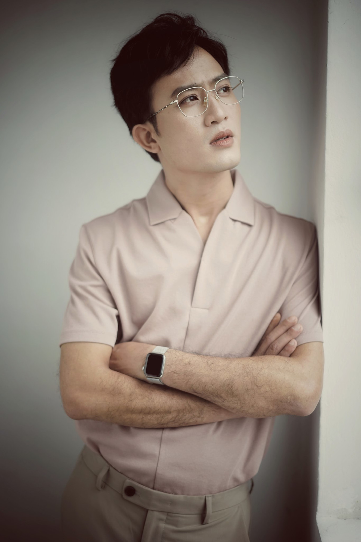 Trong khi một số khán giả thích hình ảnh mới này thì phần đông nói họ thích vẻ phong trần bụi bặm và nam tính trước đây của Doãn Quốc Đam hơn.