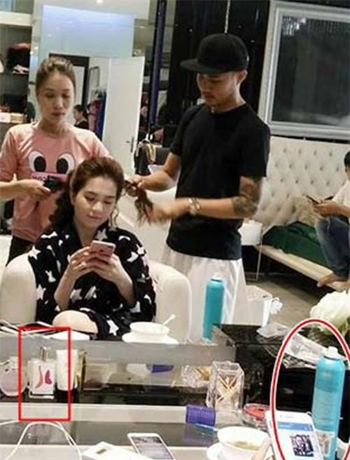 Không chỉ vậy, Ngọc Trinh còn bị phát hiện sử dụng loạt mỹ phẩm giá rất bình dân.