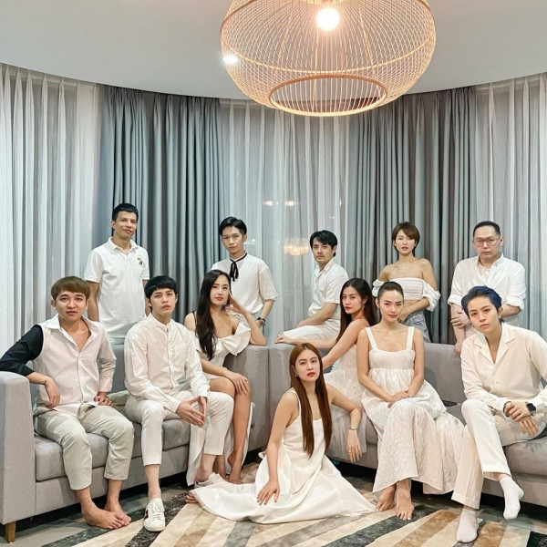 ầu như trong lần tụ tập nào của "gia đình văn hóa", Noo Phước Thịnh và Mai Phương Thúy cũng "như hình với bóng".