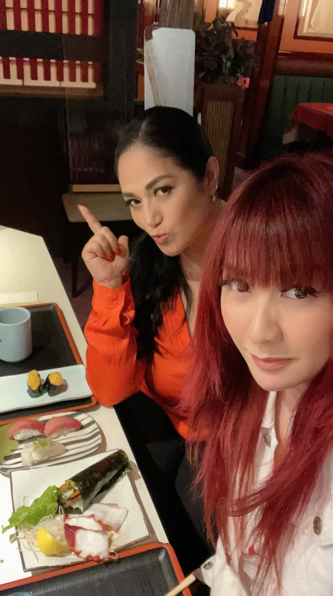 Trizzie Phương Trinh và Lâm Thúy Vân hẹn ăn tối.