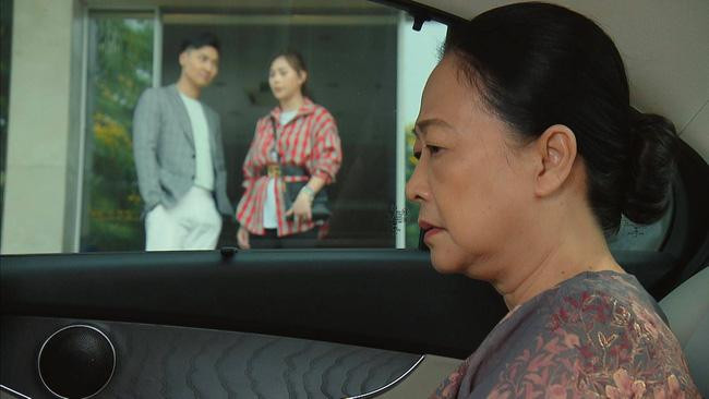 Đặc biệt là ở những hình ảnh mới nhất do thành viên ê kíp làm phim hé lộ về tập 14 phần 2, Phương Oanh phối chiếc thắt lưng hàng hiệu cùng với bộ đồ khiến netizen không thể hiểu nổi. Trong tập 14 sẽ có cảnh Nam đưa bà Dần đi chơi nhưng bà Dần vì muốn vun vén cho cháu trai trưởng nên "tình cờ" chuyến đi có cả Long.