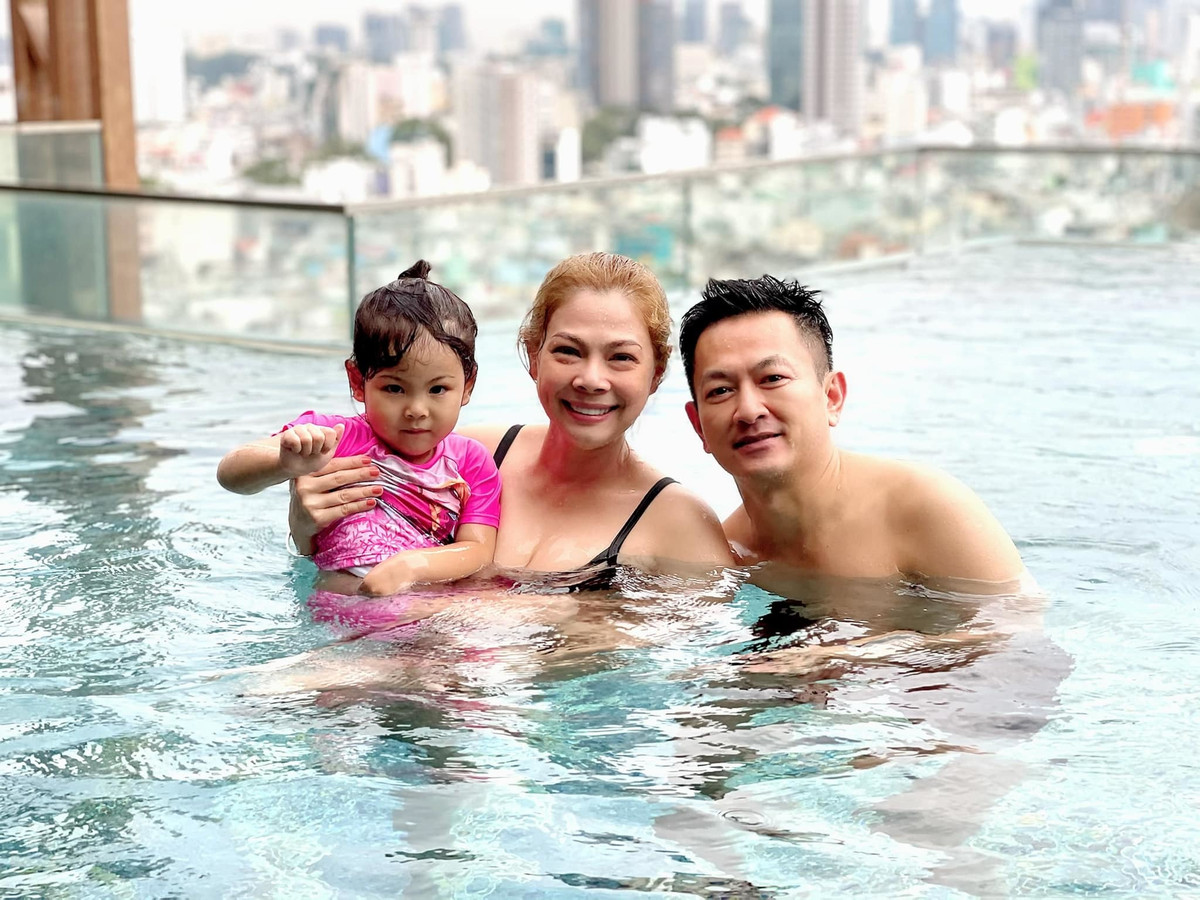 Ông xã của Thanh Thảo nổi tiếng là người chiều vợ, thương con. Khi Thanh Thảo trở về Việt Nam, Tom Han đã mua cho cô một căn hộ trị giá 14 tỷ đồng, nằm tại trung tâm Quận 1 để bà xã yên tâm hoạt động nghệ thuật. Năm 2019, doanh nhân Tom Han cũng đầu tư 5 tỷ đồng cho Thanh Thảo làm liveshow kỷ niệm 25 năm ca hát tại Mỹ.