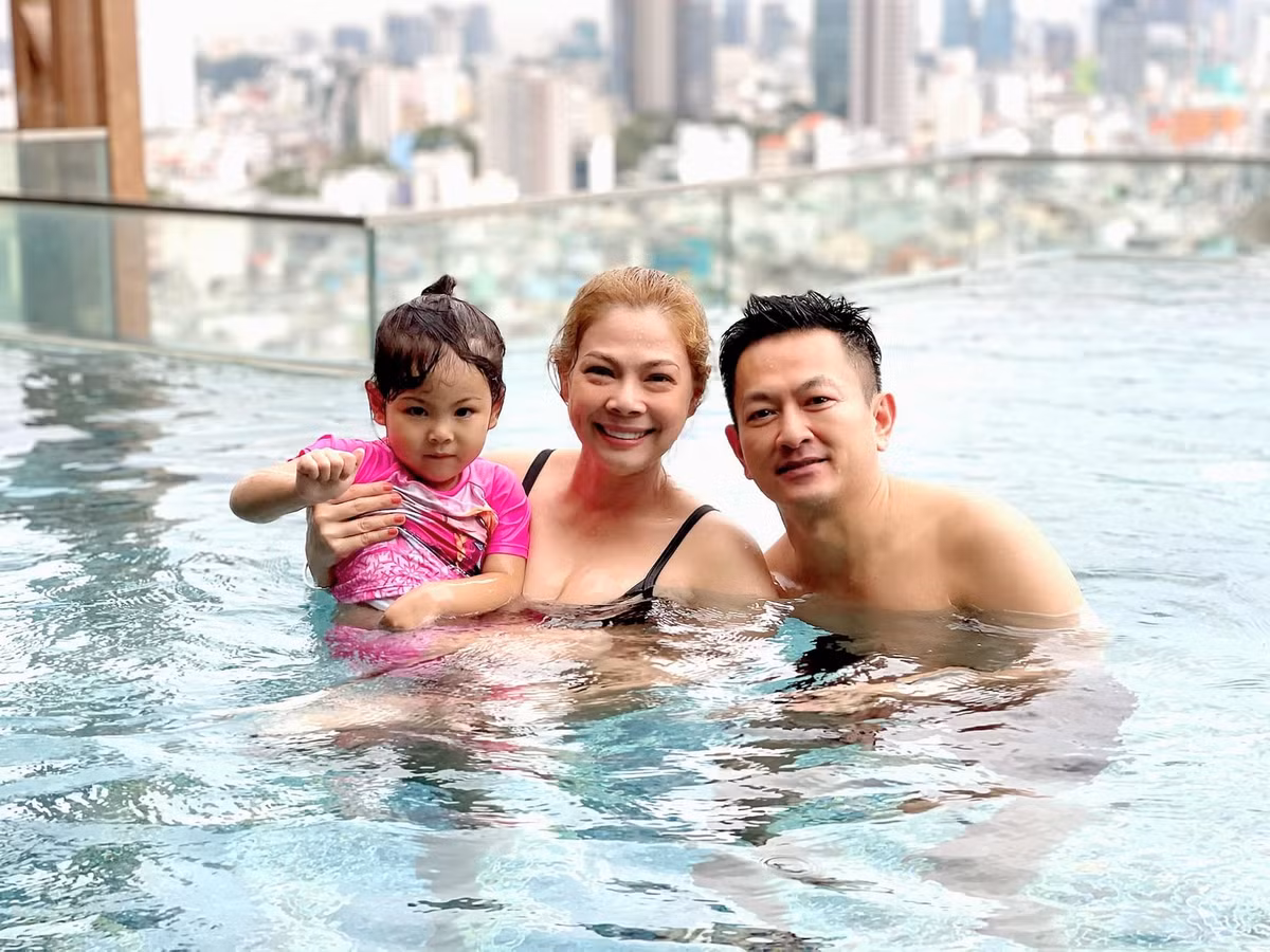 Ông xã của Thanh Thảo nổi tiếng là người chiều vợ, thương con. Khi Thanh Thảo trở về Việt Nam, Tom Han đã mua cho cô một căn hộ trị giá 14 tỷ đồng, nằm tại trung tâm Quận 1 để bà xã yên tâm hoạt động nghệ thuật. Năm 2019, doanh nhân Tom Han cũng đầu tư 5 tỷ đồng cho Thanh Thảo làm liveshow kỷ niệm 25 năm ca hát tại Mỹ.