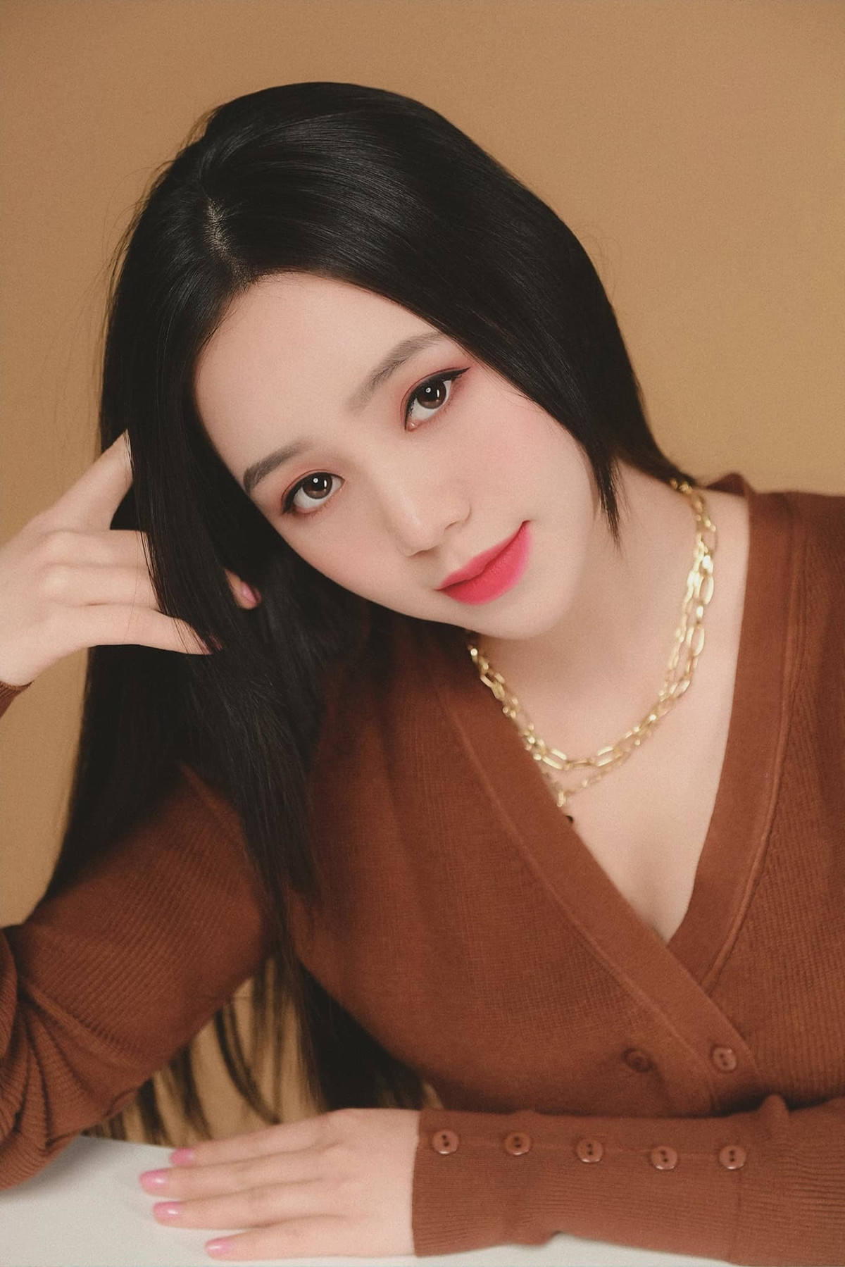 Quỳnh Cool khoe sắc xinh đẹp trong loạt ảnh mới.