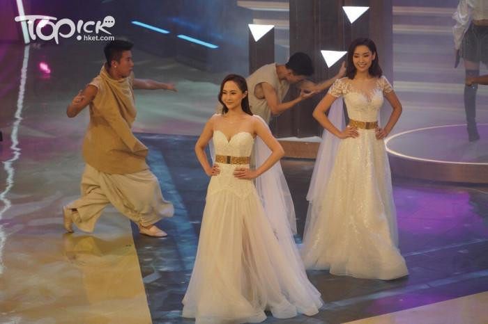 Trên trang cá nhân, chân dài thường khoe ảnh đi du lịch nhiều nơi như Pháp, Anh, Các tiểu vương quốc Ả Rập Thống nhất.