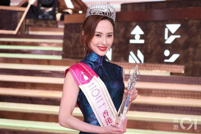 "Cha mẹ tôi không quen biết Tăng Chí Vỹ. Họ cũng không đến dự đêm chung kết thì làm sao có thể chụp ảnh với Phó tổng giám đốc đài. Hôm đó chỉ có anh họ và bạn trai đến ủng hộ tôi", Á hậu gốc Việt Thiệu Sơ bày tỏ. Về phía Tăng Chí Vỹ, ông cũng nói rằng bản thân không quen bố mẹ Thiệu Sơ: "Nếu tôi là bệ đỡ cho cô ấy thì sao có thể để cô ấy chỉ giành vị trí số 3".