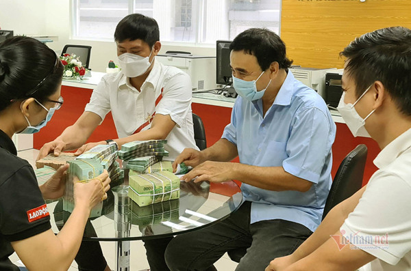 MC Quyen Linh tiep tuc ung ho 2,2 ty cho quy vac xin