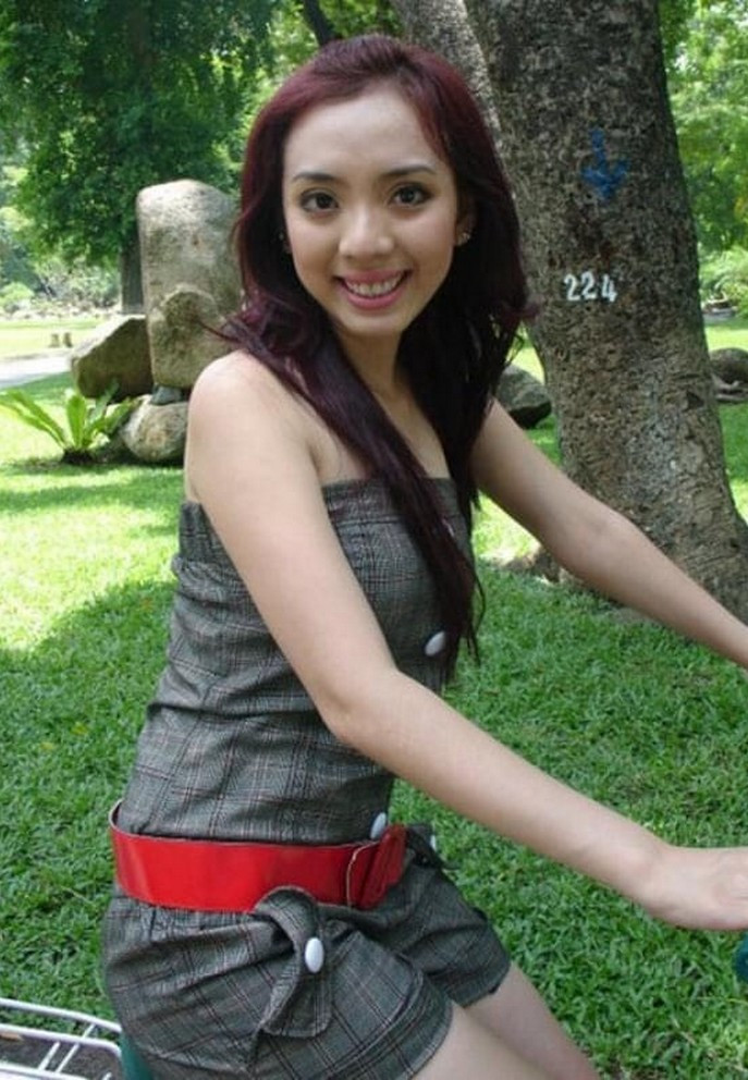 Thu Trang gây cười khi đăng ảnh 15 năm trước với kiểu tóc "sư tử" từng rất thịnh hành.