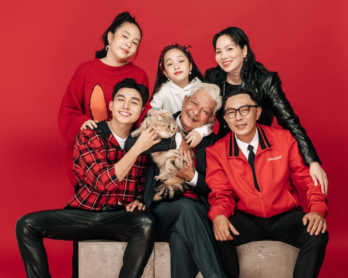 Bộ ảnh hiếm hoi cả gia đình Jun Phạm chụp cùng nhau.