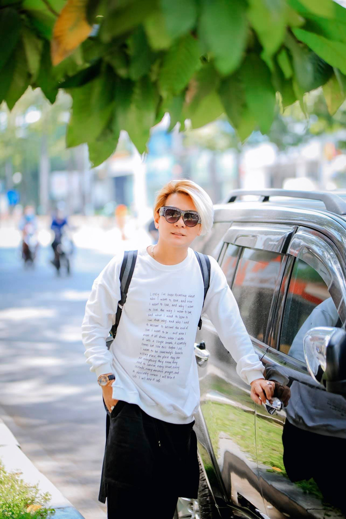 Vũ Hà mặc trẻ trung xuống phố, khoe vừa "tút tát nhan sắc" đón xuân.